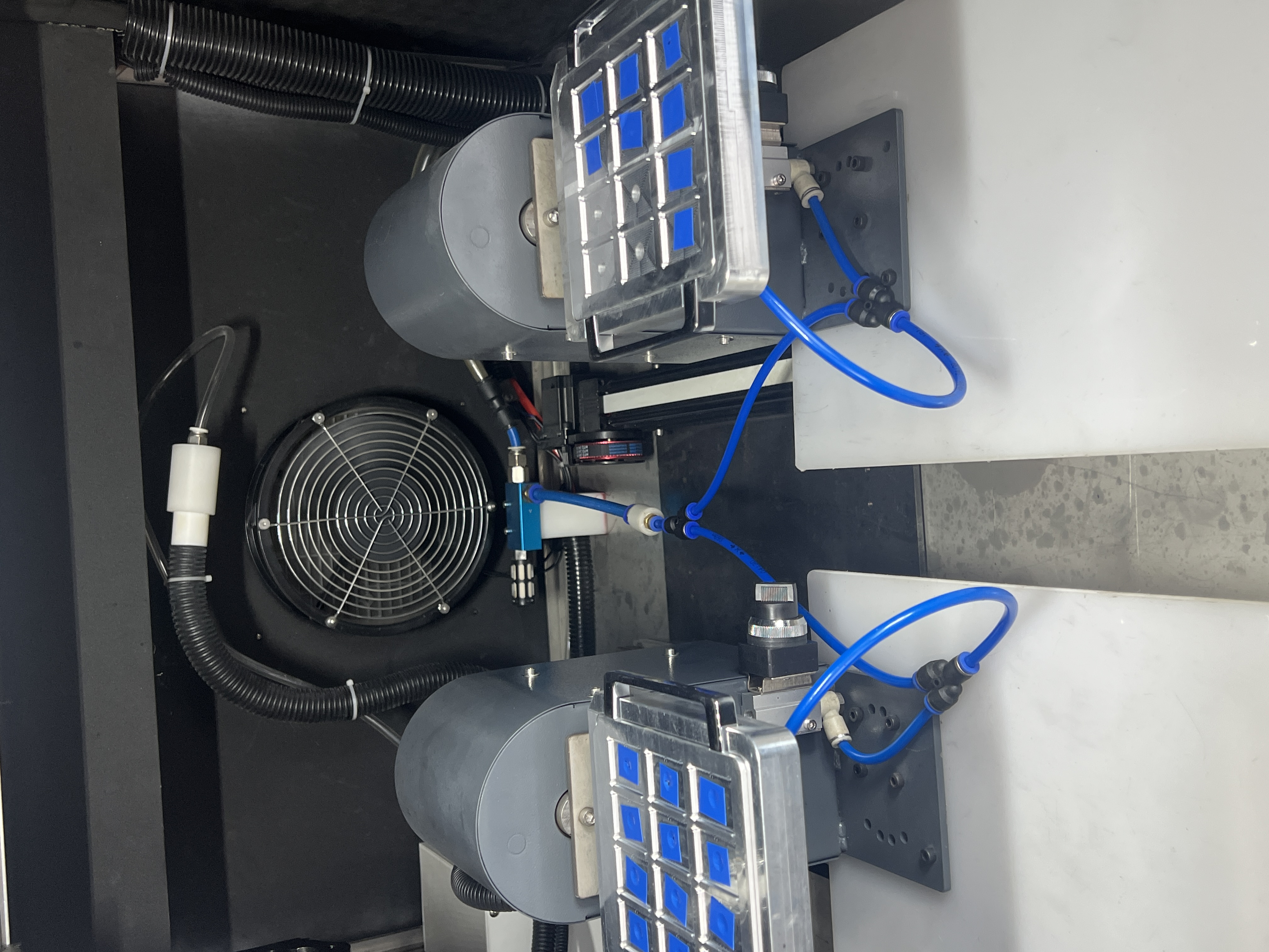 自動(dòng)干冰清洗機(jī)雙工位切換用清洗芯片、連接器、FPC軟板,BGA焊球表面的助焊劑殘留、污漬 